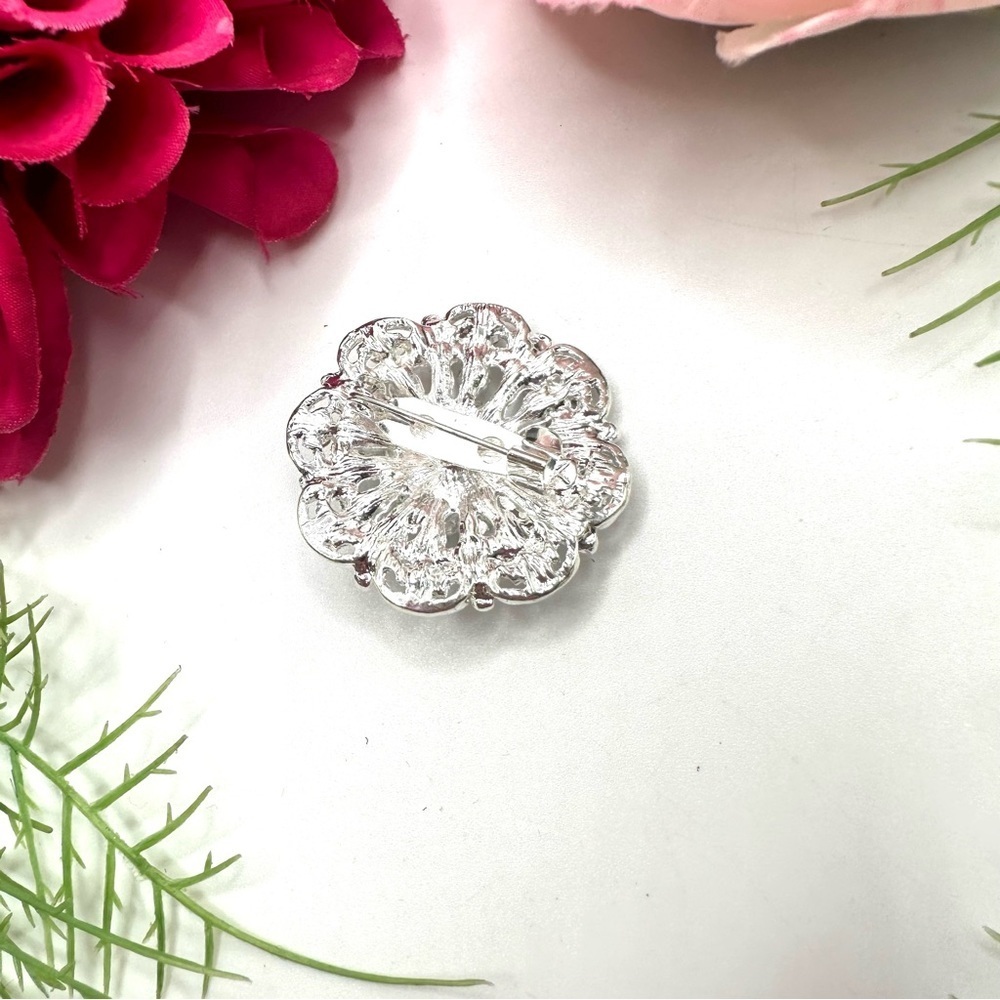 NEW⚜️Classic Crystal Cluster Embellished Brooch - Picture 4 of 5